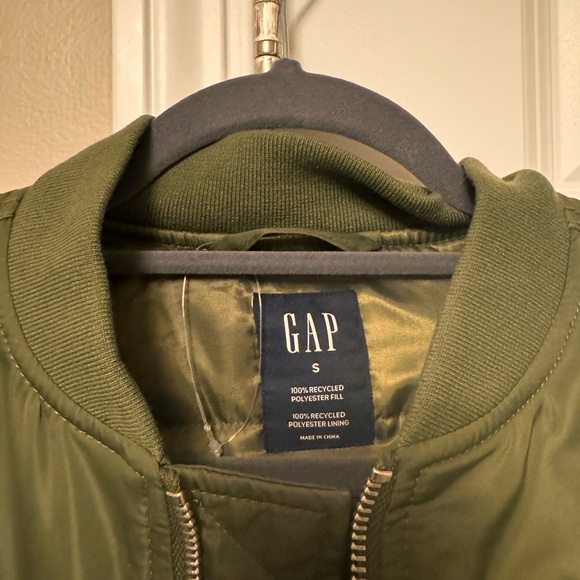 Gap bomber jacket, size small - Picture 3 of 4